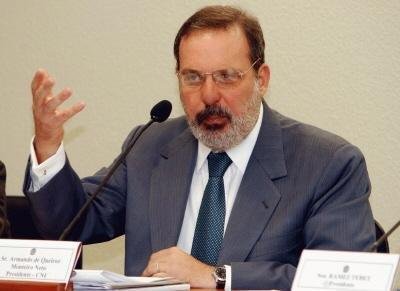 Armando Monteiro Neto, presidente da CNI, avalia como positiva taxa&ccedil;&atilde;o de capital estrangeiro