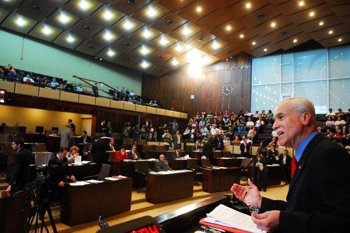 P&uacute;blico lota plen&aacute;rio em vota&ccedil;&atilde;o sobre impeachment de Yeda