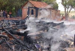 Idoso morre queimado em Entre-Iju&iacute;s