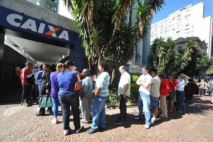 Ag&ecirc;ncias da Caixa t&ecirc;m grandes filas ap&oacute;s a greve