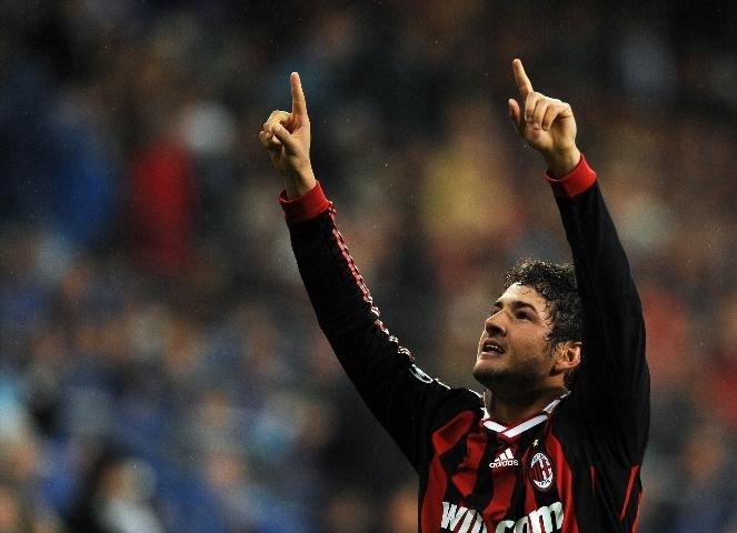 Pato confia em ida ao Mundial ap&oacute;s gols pelo Milan