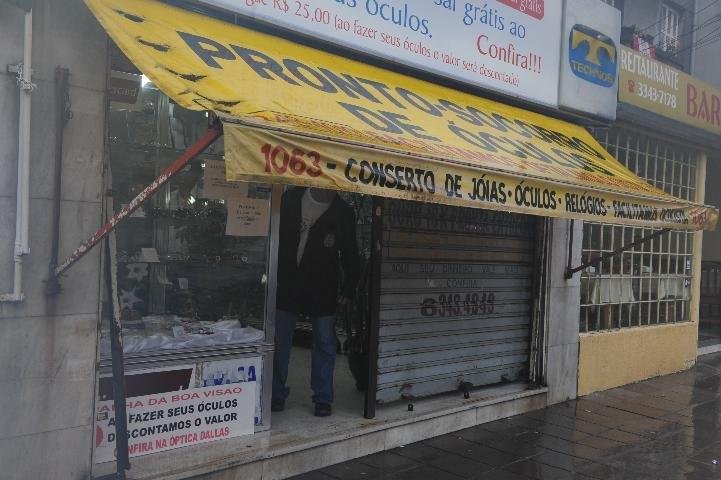 &Oacute;tica &eacute; assaltada na av. Presidente Roosevelt, na Capital