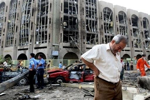 McCain afirma que EUA v&atilde;o manter retirada das tropas apesar de atentados
