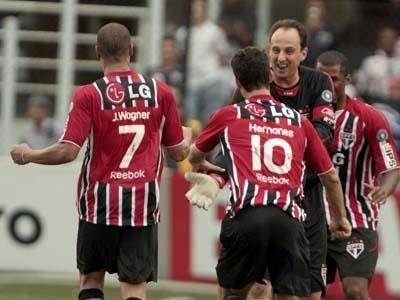 S&atilde;o Paulo vence o Santos em jogo eletrizante