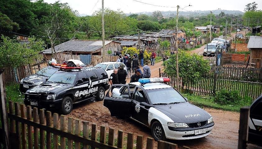 Pol&iacute;cia prende grupo que comanda tr&aacute;fico de pres&iacute;dios