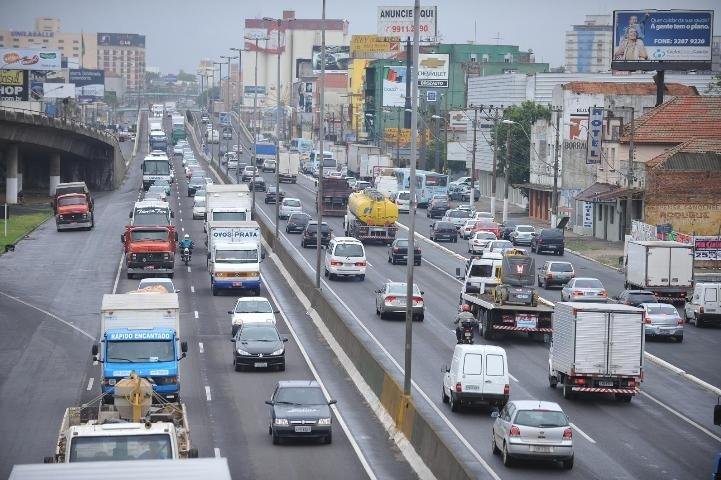 BR-116 segue congestionada no sentido Interior-Capital