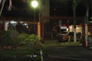 Pol&iacute;cia bloqueia rua de sequestro na zona Sul