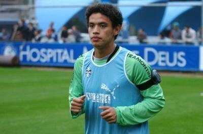 Carlos Eduardo &eacute; convocado para Sele&ccedil;&atilde;o Brasileira