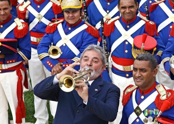 Lula faz anivers&aacute;rio e &eacute; homenageado no Alvorada