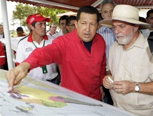 Lula e Ch&aacute;vez firmam 15 acordos de com&eacute;rcio e energia