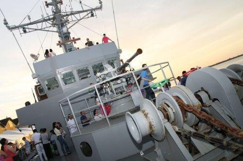 Navio-patrulha vira atra&ccedil;&atilde;o no Cais do Porto da Capital