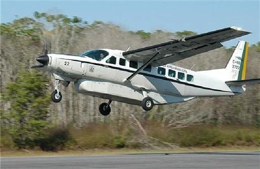 FAB vai resgatar avi&atilde;o submerso para investigar acidente