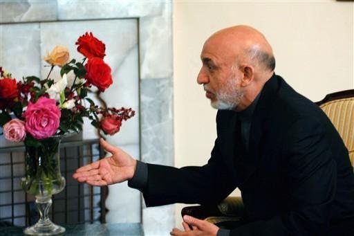 Karzai (D) vence a elei&ccedil;&atilde;o presidencial no Afeganist&atilde;o