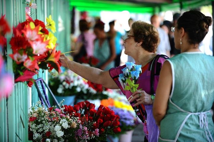 Homenagens p&oacute;stumas foram marcadas por forte calor na Capital