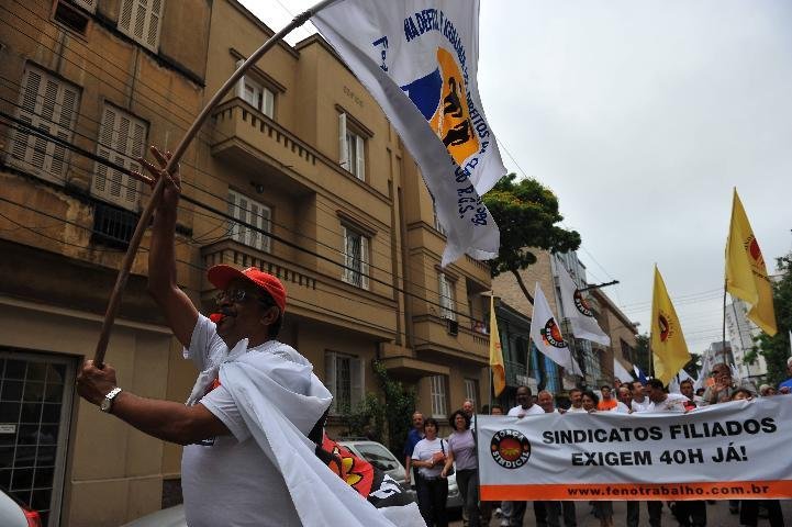 Protesto de rodovi&aacute;rios congestiona tr&acirc;nsito na Capital