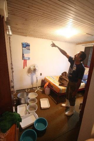 Em Pelotas, mais de 50 casas foram destelhadas