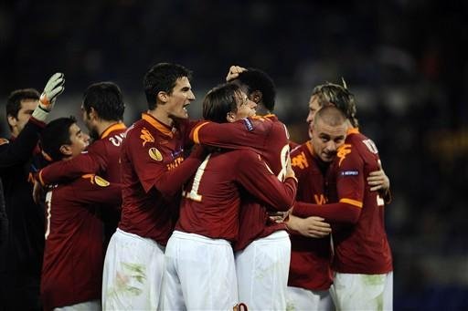 Roma vence de virada, e se recupera na Liga Europa