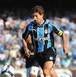Gr&ecirc;mio quer reduzir sal&aacute;rio de Tcheco, diz empres&aacute;rio