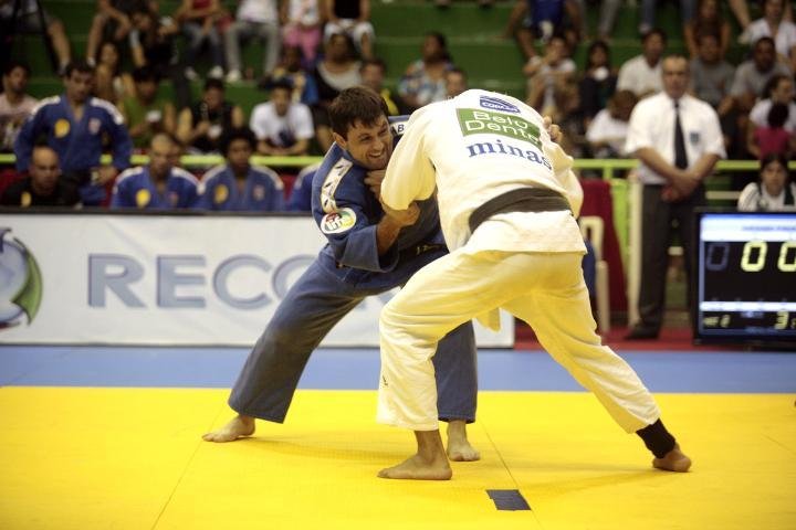 Jo&atilde;o Derly volta aos tatames com vit&oacute;ria no Grand Prix Nacional de jud&ocirc;