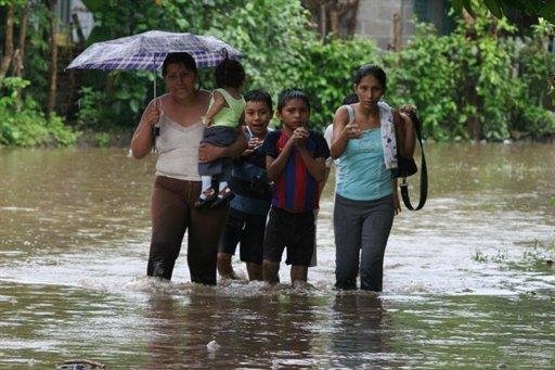 Constantes chuvas deixam 50 mortos em El Salvador