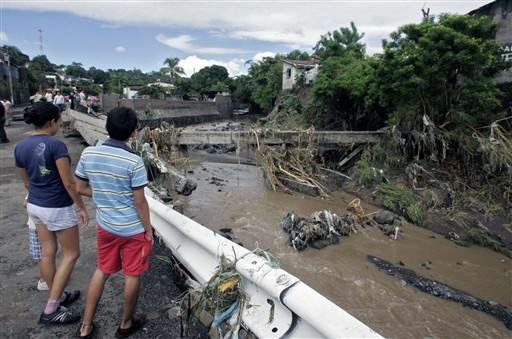 Furac&atilde;o deixou um rastro de destrui&ccedil;&atilde;o