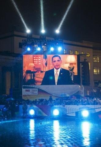 Obama fala, por mensagem de v&iacute;deo, durante as comemora&ccedil;&otilde;es na Alemanha