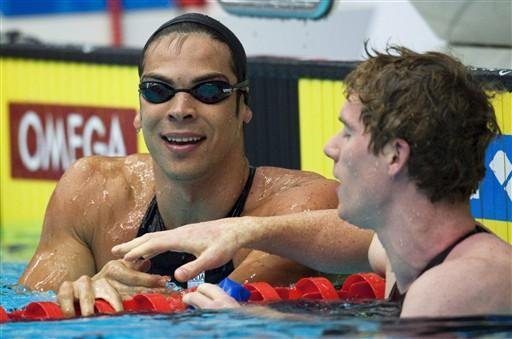 Kaio M&aacute;rcio quebra recorde mundial dos 200m borboleta