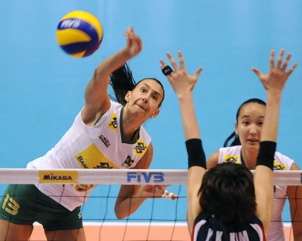 V&ocirc;lei feminino derrota a Coreia do Sul com facilidade