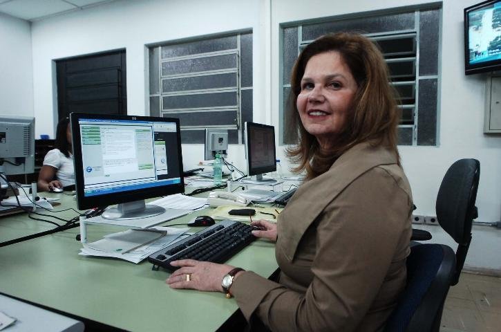 Engenheira da CEEE Lilian Bercht conversa com internautas do Correio do Povo
