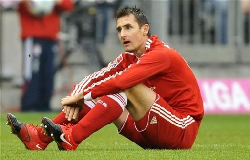 Atacante Klose est&aacute; em quarentena devido a gripe su&iacute;na
