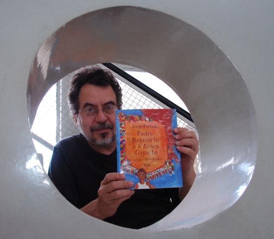 Furtado se aventura pelo universo do livro infantil