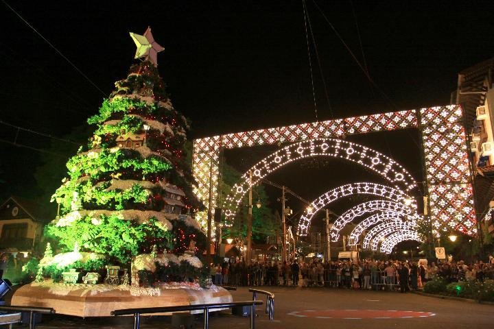 Gramado acende a m&aacute;gica do Natal Luz 