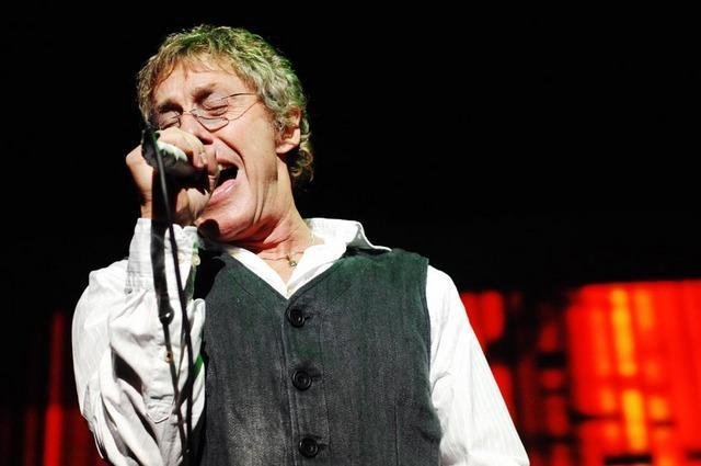 The Who toca em intervalo de torneio de futebol americano