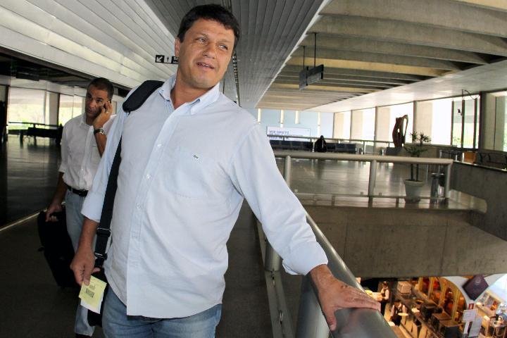 Aproveitamento de Ad&iacute;lson como t&eacute;cnico do Gr&ecirc;mio foi de 52,3%