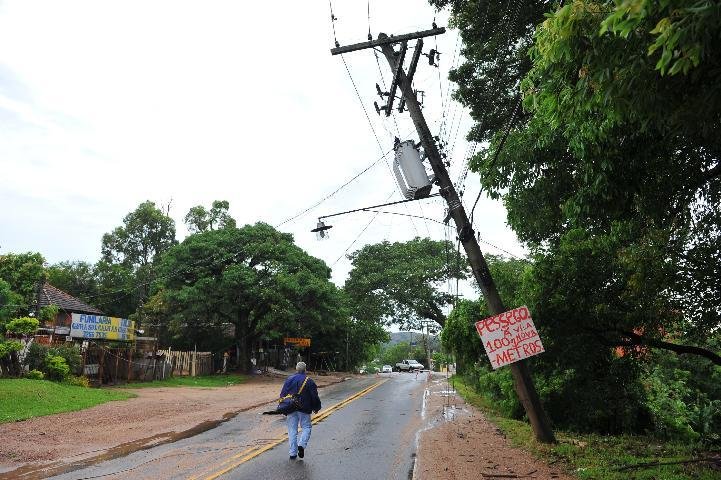 Pelo menos 79 mil est&atilde;o sem luz em todo Estado