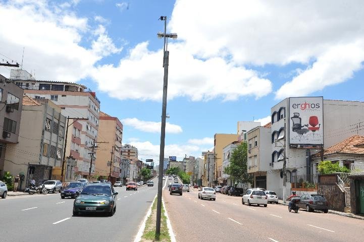EPTC come&ccedil;a a reinstalar pardais que multam motos na Capital