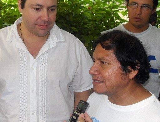 Padre que acompanhava Zelaya deixa embaixada do Brasil