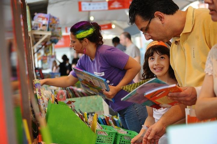 Feira do Livro registra 16% de queda nas vendas