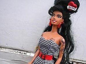 Boneca teria todas as caracter&iacute;sticas f&iacute;sicas da cantora
