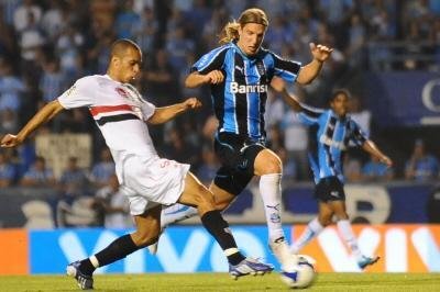 O atacante Maxi L&oacute;pez pode ter Herrera como companheiro de ataque