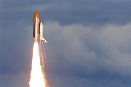 Astronautas do Atlantis desembarcam na ISS