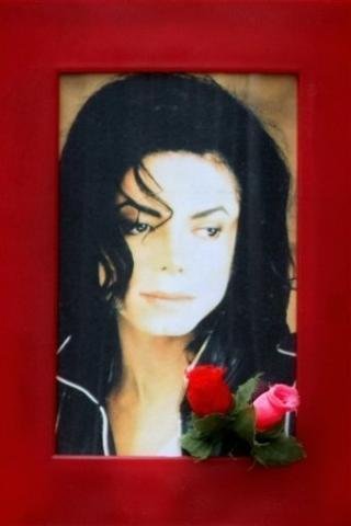 Pai de jovem que acusou Michael Jackson comete suic&iacute;dio