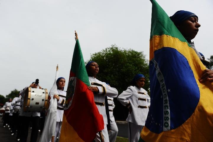 Adultos e crian&ccedil;as promoveram caminhada at&eacute; a Reden&ccedil;&atilde;o