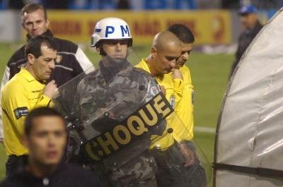 Arbitragem brasileira est&aacute; em evid&ecirc;ncia e &eacute; contestada