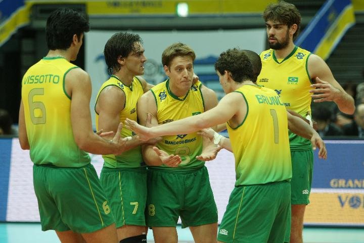 Brasil vence Jap&atilde;o e leva t&iacute;tulo da Copa dos Campe&otilde;es de v&ocirc;lei