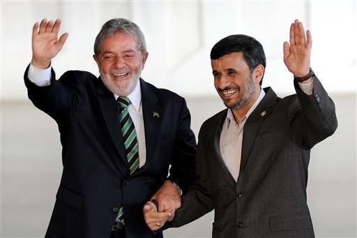 Preseidente do Ir&atilde; &eacute; recebido por Lula