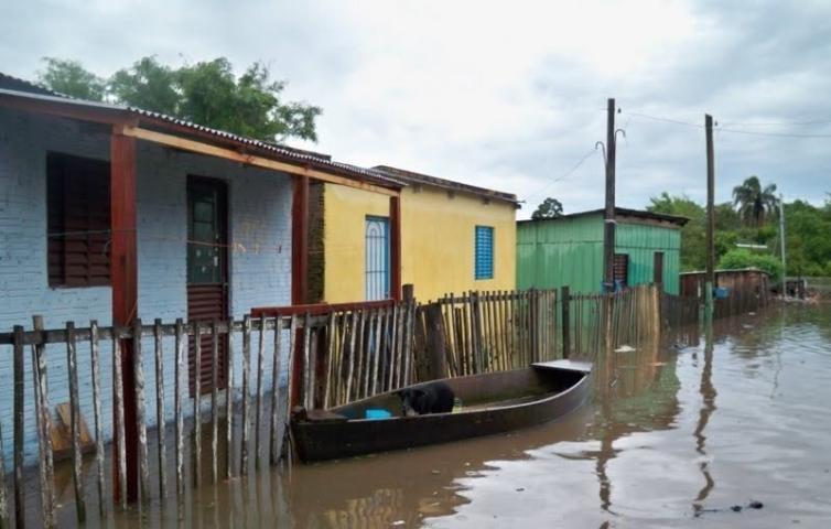 RS tem quase 10 mil fora de casa e 36 munic&iacute;pios em situa&ccedil;&atilde;o de emerg&ecirc;ncia 