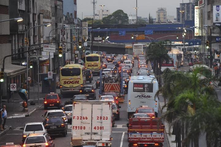 Bloqueio na avenida Castelo Branco provocou quil&ocirc;metros de congestionamento no Centro da Capital
