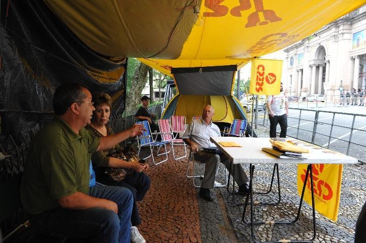 Cpers inicia vig&iacute;lia na Pra&ccedil;a da Matriz