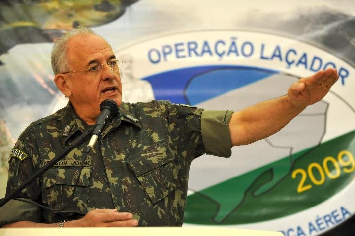 Ministro Nelson Jobim veio ao RS acompanhar tropas